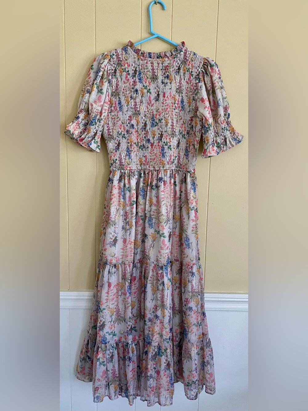 New Ivy City Co Cream Floral Smocked Midi Dress - Picture 8 of 16